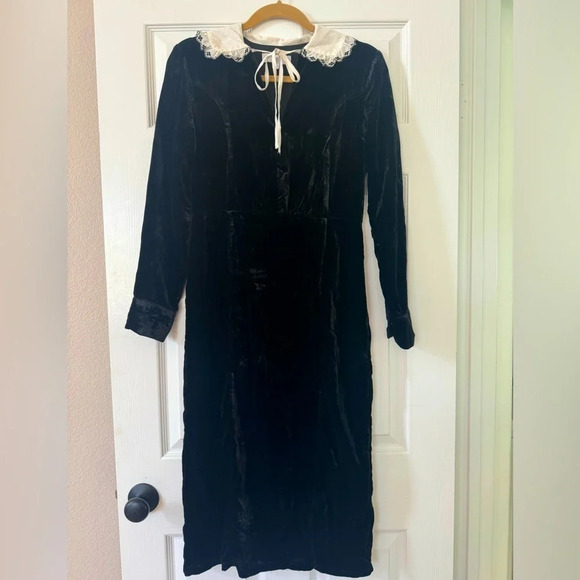 Sweet Baby Jamie
Black Collared Velvet Dress size small - Picture 6 of 14